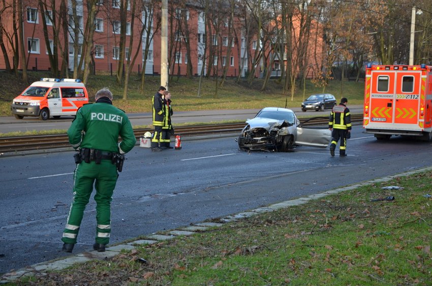 VU PKW Baum Koeln Muelheim Pfaelzischer Ring P019.JPG